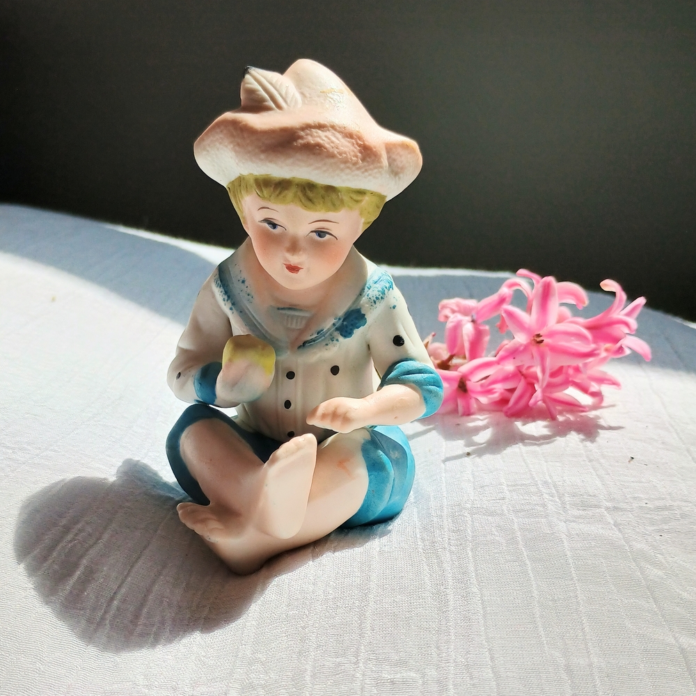 🌺 COQUETTE CORE🌺 VTG little boy blue Piano Baby, 1940s bisque porcelain figure